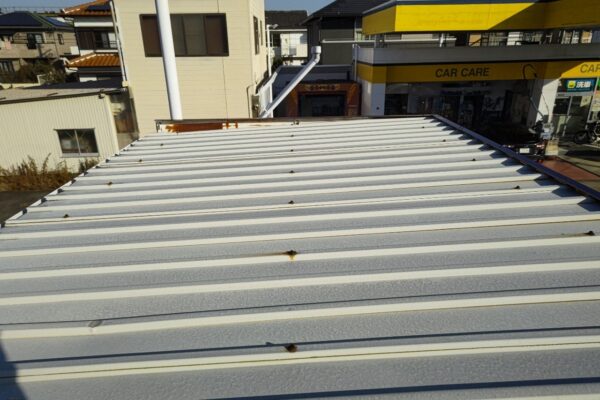 春日井市にて石油スタンドの屋根塗装・鉄骨塗装の施工前写真